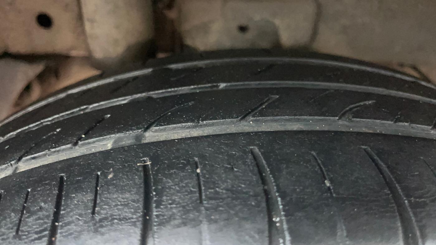 2016 Mahindra Kuv100 K8 D 6 STR, Diesel, Manual, 1,05,756 km, Right Rear Tyre Tread
