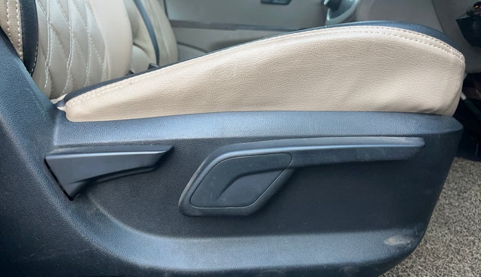 2016 Mahindra Kuv100 K8 D 6 STR, Diesel, Manual, 1,05,756 km, Driver Side Adjustment Panel