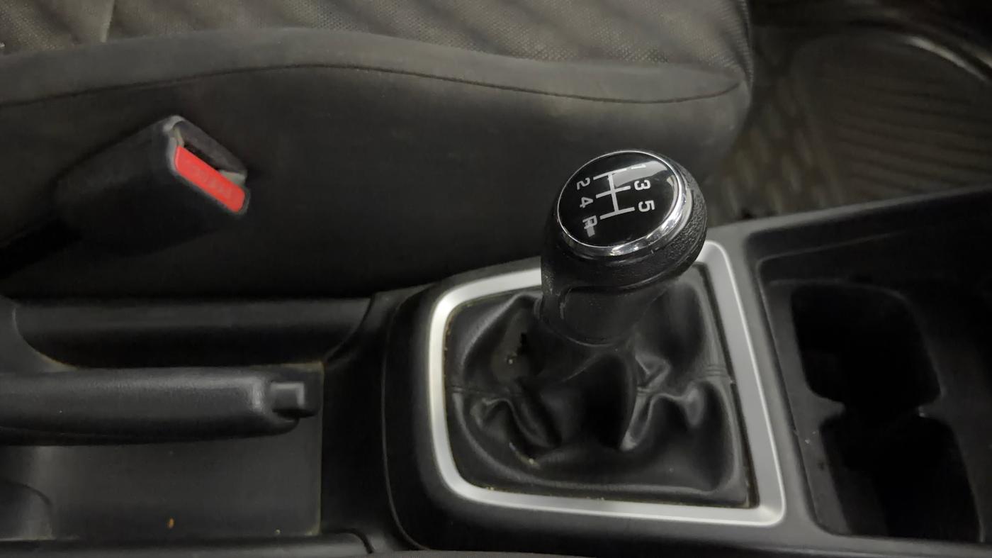 2018 Maruti Swift LXI, Petrol, Manual, 64,661 km, Gear Lever