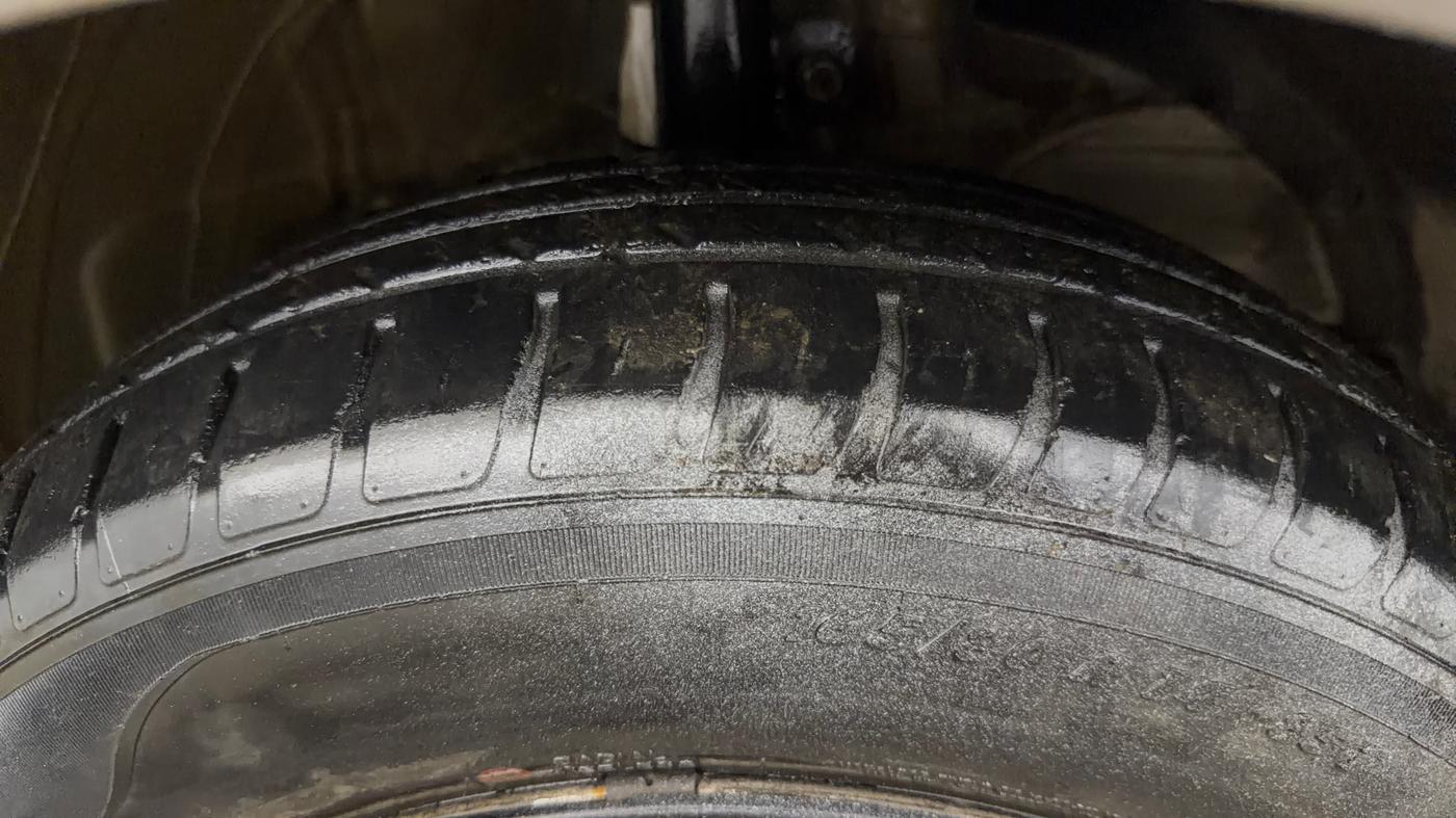 2018 Maruti Swift LXI, Petrol, Manual, 64,661 km, Right Front Tyre Tread