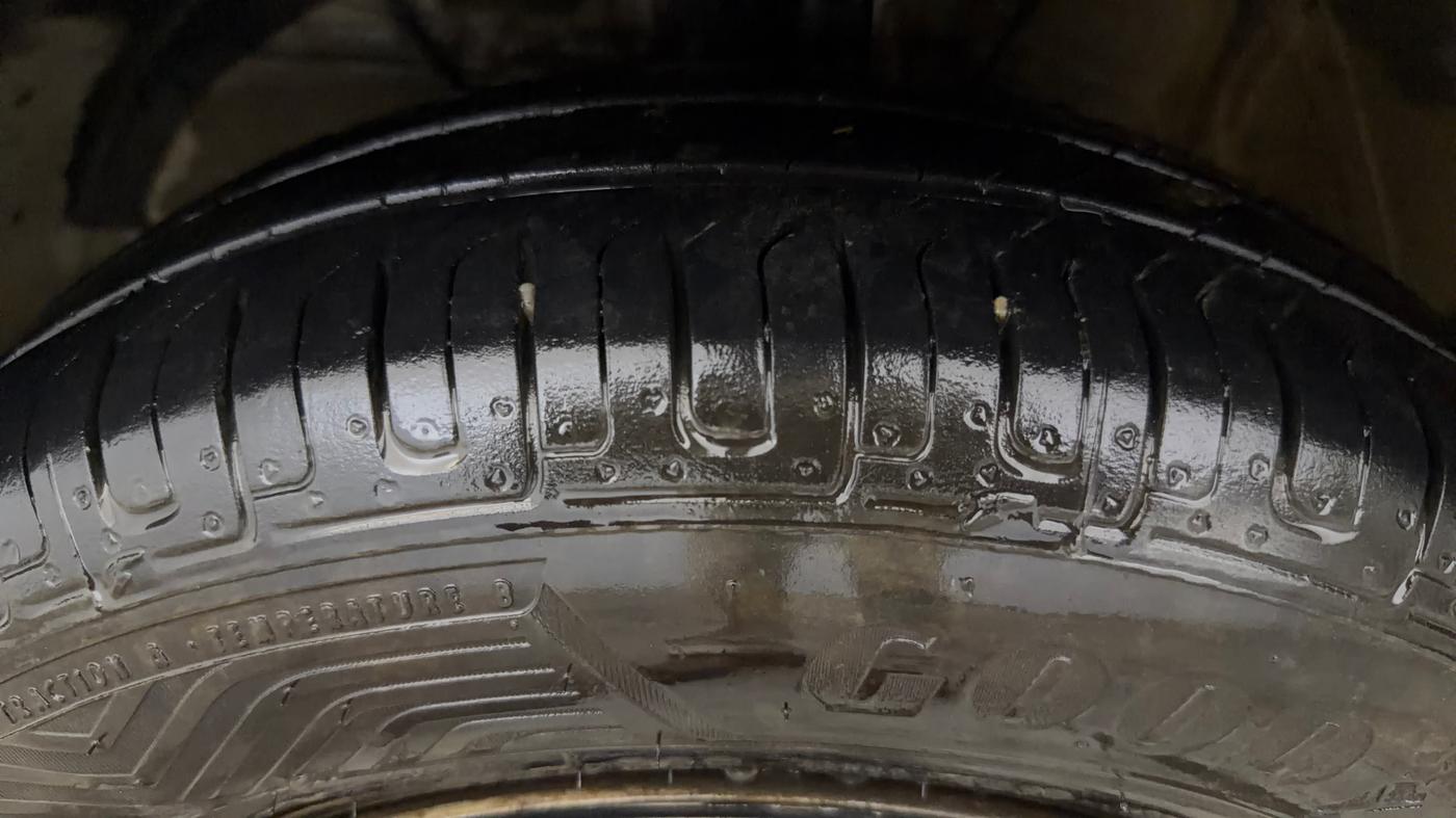 2018 Maruti Swift LXI, Petrol, Manual, 64,661 km, Left Front Tyre Tread