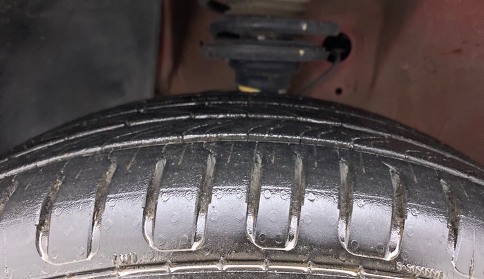 2018 Maruti IGNIS ALPHA 1.2 AMT DUAL TONE, Petrol, Automatic, 79,333 km, Left Front Tyre Tread