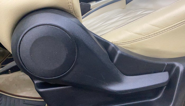 2022 Maruti New Wagon-R LXI CNG (O) 1.0, CNG, Manual, 88,237 km, Driver Side Adjustment Panel