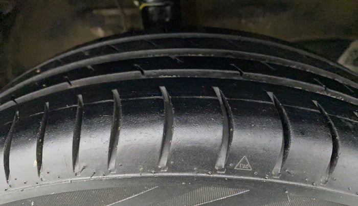 2016 Maruti Wagon R 1.0 VXI, Petrol, Manual, 97,105 km, Right Front Tyre Tread
