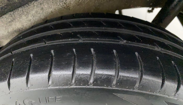 2016 Maruti Wagon R 1.0 VXI, Petrol, Manual, 97,105 km, Left Rear Tyre Tread