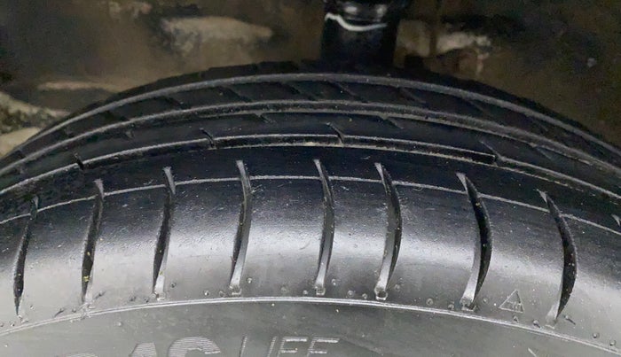 2016 Maruti Wagon R 1.0 VXI, Petrol, Manual, 97,105 km, Left Front Tyre Tread