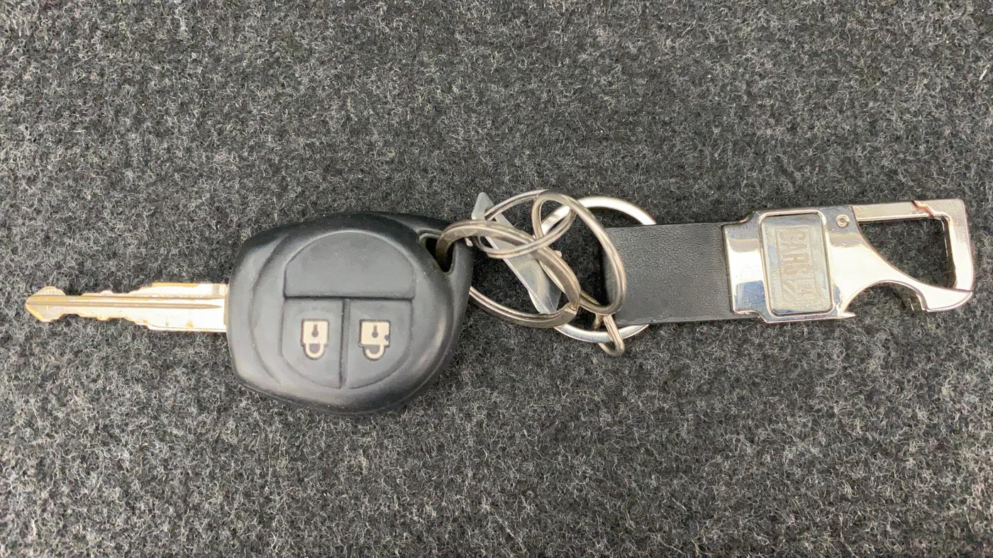 2015 Maruti Swift VXI, Petrol, Manual, 85,182 km, Key Close Up