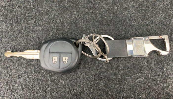 2015 Maruti Swift VXI, Petrol, Manual, 85,182 km, Key Close Up