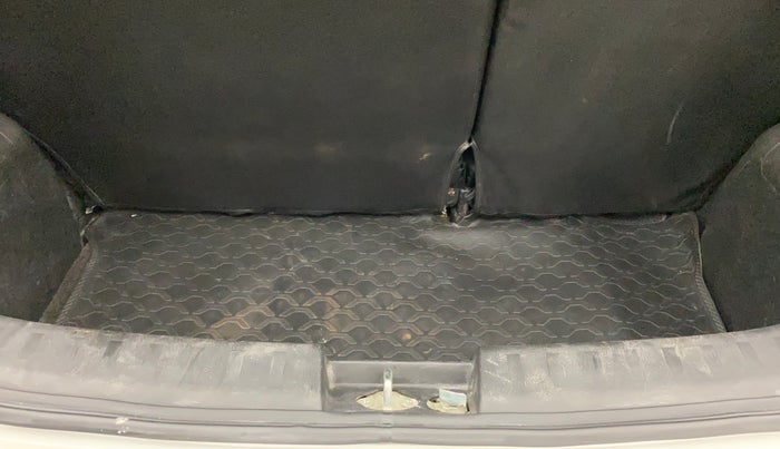 2015 Maruti Swift VXI, Petrol, Manual, 85,182 km, Boot Inside