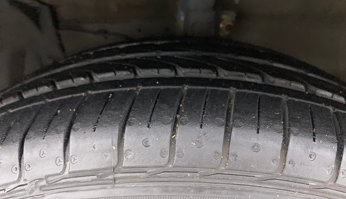2018 Maruti Ciaz DELTA 1.5 SHVS MT PETROL, Petrol, Manual, 64,764 km, Left Front Tyre Tread
