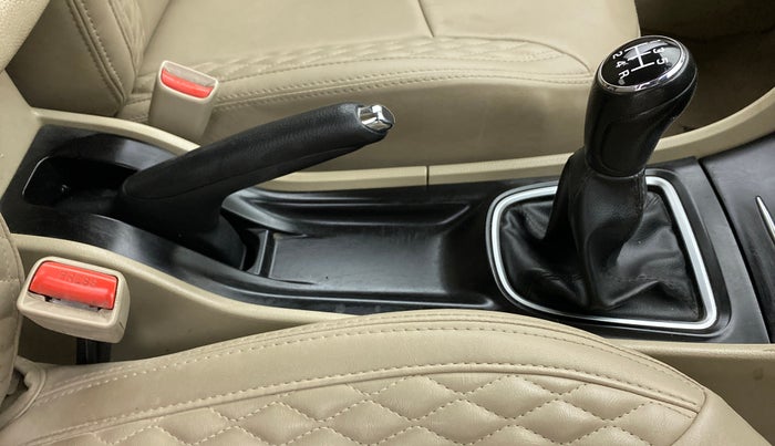 2018 Maruti Ciaz DELTA 1.5 SHVS MT PETROL, Petrol, Manual, 64,764 km, Gear Lever