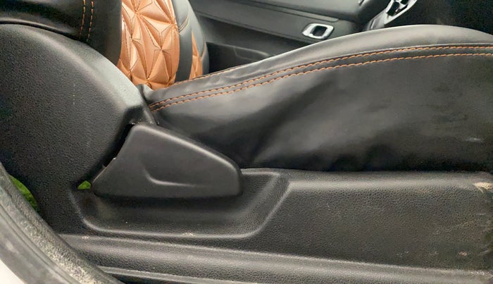 2020 Renault Kwid RXT 1.0 AMT (O), Petrol, Automatic, 29,168 km, Driver Side Adjustment Panel