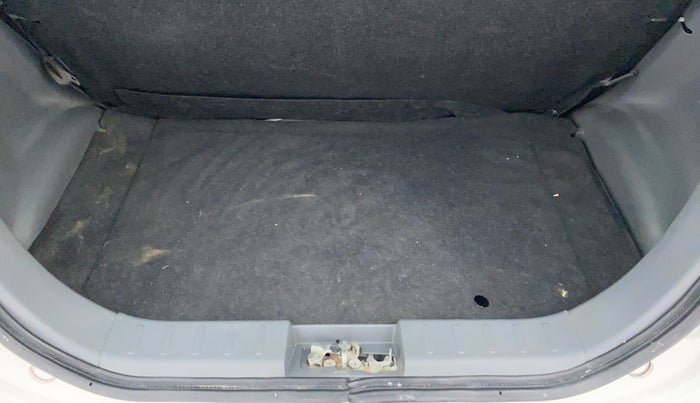 2016 Maruti Alto 800 LXI, Petrol, Manual, 1,02,043 km, Boot Inside View