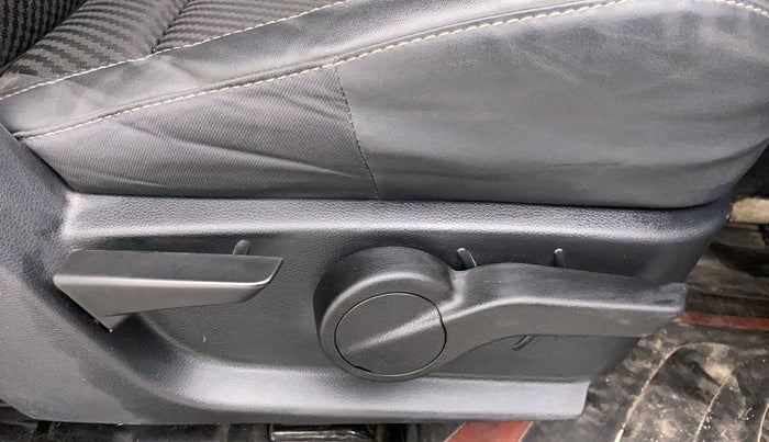 2021 Mahindra Thar LX PETROL HT 4WD AT, Petrol, Automatic, 8,373 km, Driver Side Adjustment Panel