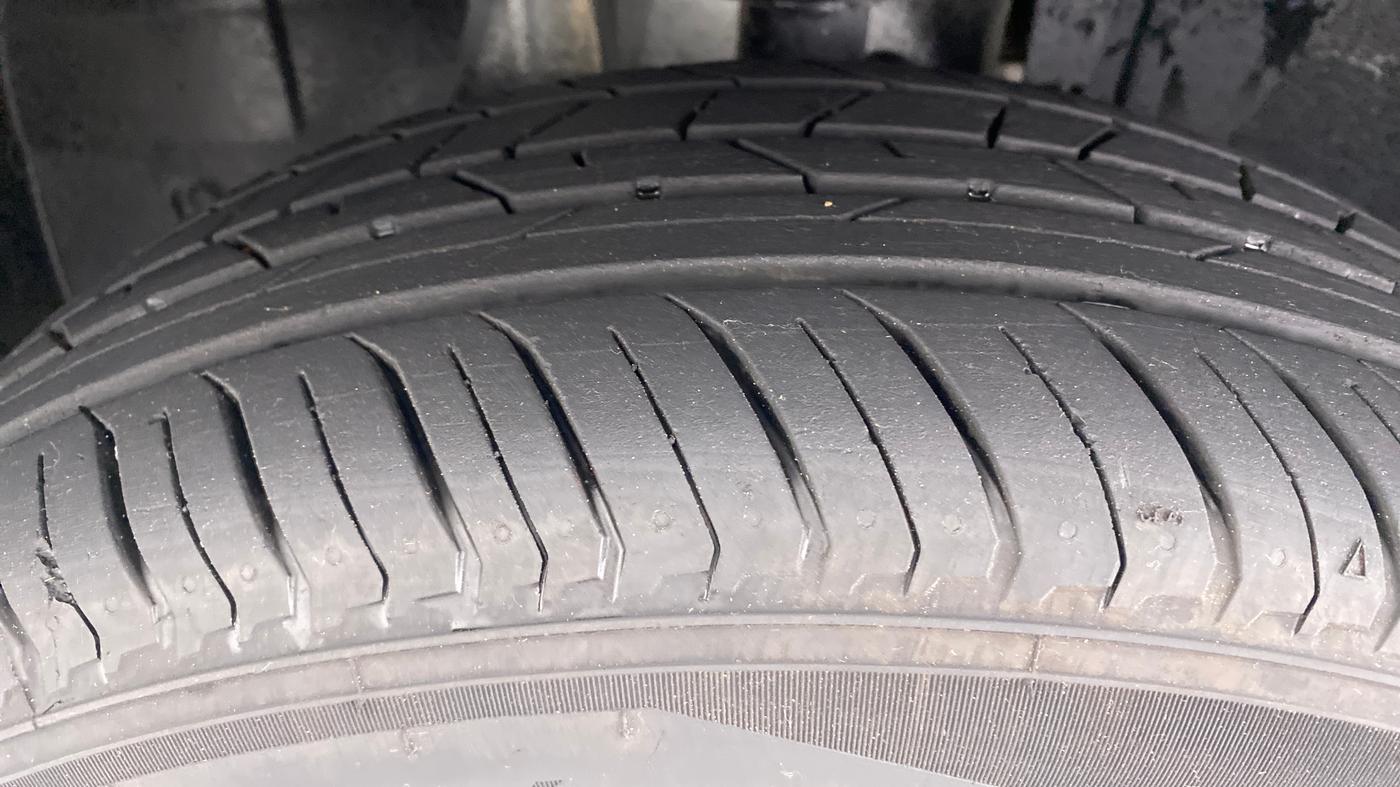 2021 Renault Kiger RXL EASY R 1.0 L, Petrol, Automatic, 2,940 km, Left Front Tyre Tread