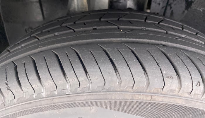2021 Renault Kiger RXL EASY R 1.0 L, Petrol, Automatic, 2,940 km, Left Front Tyre Tread
