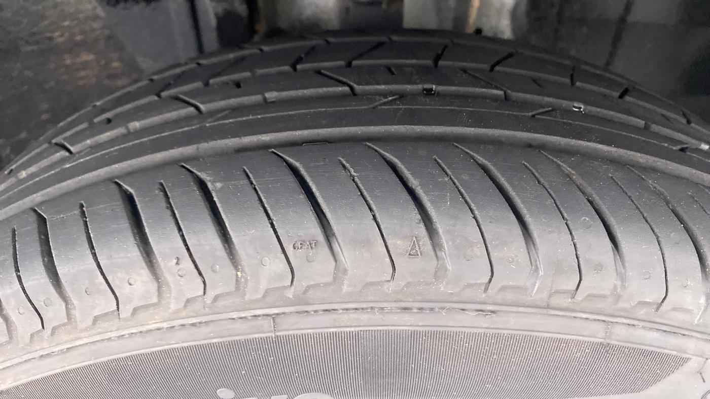 2021 Renault Kiger RXL EASY R 1.0 L, Petrol, Automatic, 2,940 km, Right Front Tyre Tread