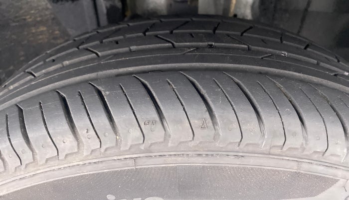 2021 Renault Kiger RXL EASY R 1.0 L, Petrol, Automatic, 2,940 km, Right Front Tyre Tread