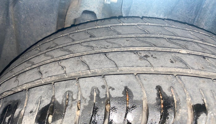 2021 Mahindra XUV300 W8 (O) 1.2 PETROL AMT, Petrol, Automatic, 29,784 km, Left Rear Tyre Tread