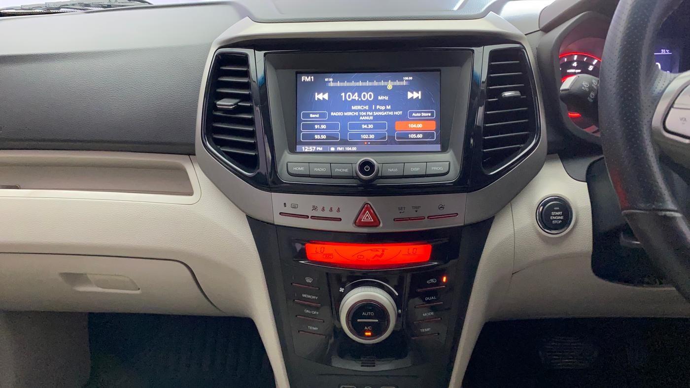 2021 Mahindra XUV300 W8 (O) 1.2 PETROL AMT, Petrol, Automatic, 29,784 km, Air Conditioner
