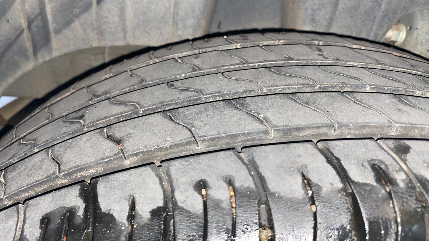 2021 Mahindra XUV300 W8 (O) 1.2 PETROL AMT, Petrol, Automatic, 29,784 km, Right Rear Tyre Tread
