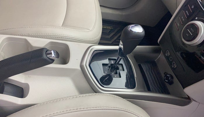 2021 Mahindra XUV300 W8 (O) 1.2 PETROL AMT, Petrol, Automatic, 29,784 km, Gear Lever
