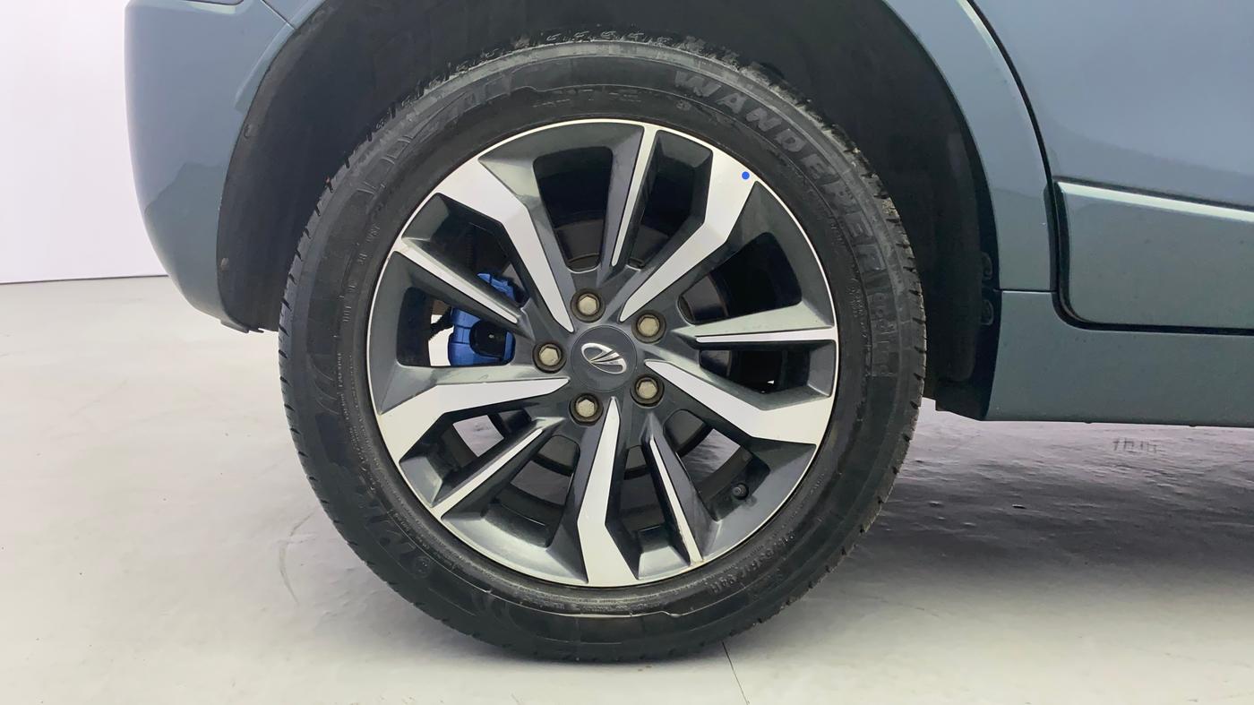 2021 Mahindra XUV300 W8 (O) 1.2 PETROL AMT, Petrol, Automatic, 29,784 km, Right Rear Wheel