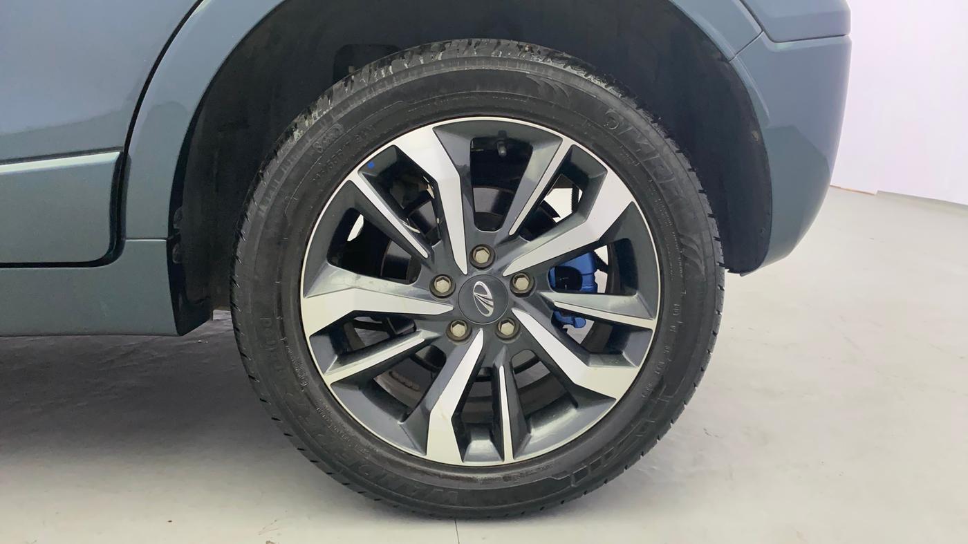 2021 Mahindra XUV300 W8 (O) 1.2 PETROL AMT, Petrol, Automatic, 29,784 km, Left Rear Wheel
