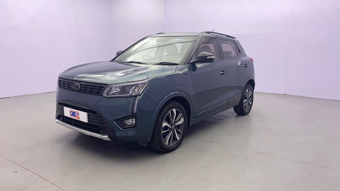 2021 Mahindra XUV300 W8 (O) 1.2 PETROL AMT, Petrol, Automatic, 29,784 km, Left Front Diagonal