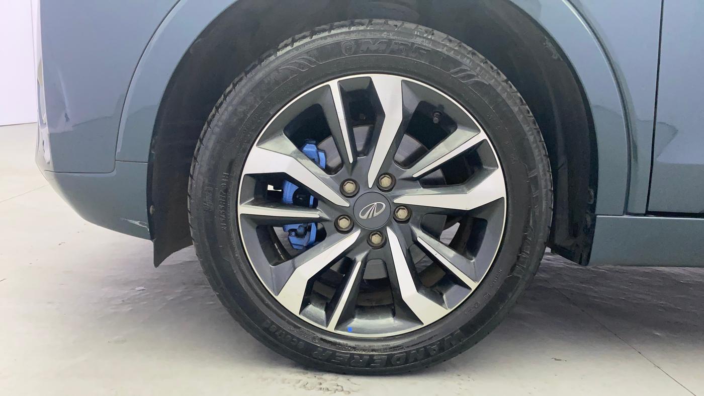 2021 Mahindra XUV300 W8 (O) 1.2 PETROL AMT, Petrol, Automatic, 29,784 km, Left Front Wheel