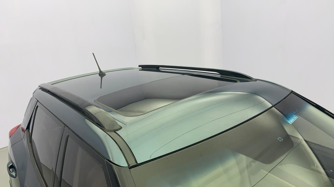 2021 Mahindra XUV300 W8 (O) 1.2 PETROL AMT, Petrol, Automatic, 29,784 km, Roof