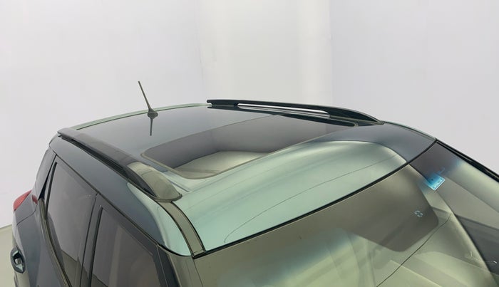 2021 Mahindra XUV300 W8 (O) 1.2 PETROL AMT, Petrol, Automatic, 29,784 km, Roof
