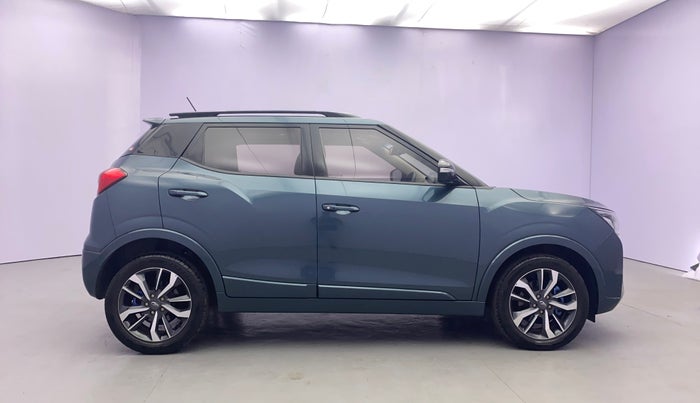 2021 Mahindra XUV300 W8 (O) 1.2 PETROL AMT, Petrol, Automatic, 29,784 km, Right Side View
