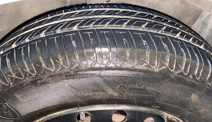 2012 Maruti Ritz VXI, Petrol, Manual, 53,465 km, Right Front Tyre Tread