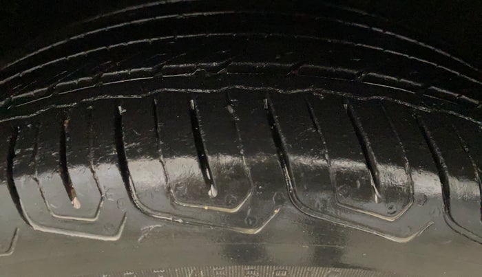 2018 Volkswagen Polo HIGHLINE PLUS 1.2(16 ALLOY, Petrol, Manual, 51,699 km, Left Front Tyre Tread