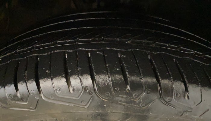 2018 Volkswagen Polo HIGHLINE PLUS 1.2(16 ALLOY, Petrol, Manual, 51,699 km, Right Front Tyre Tread