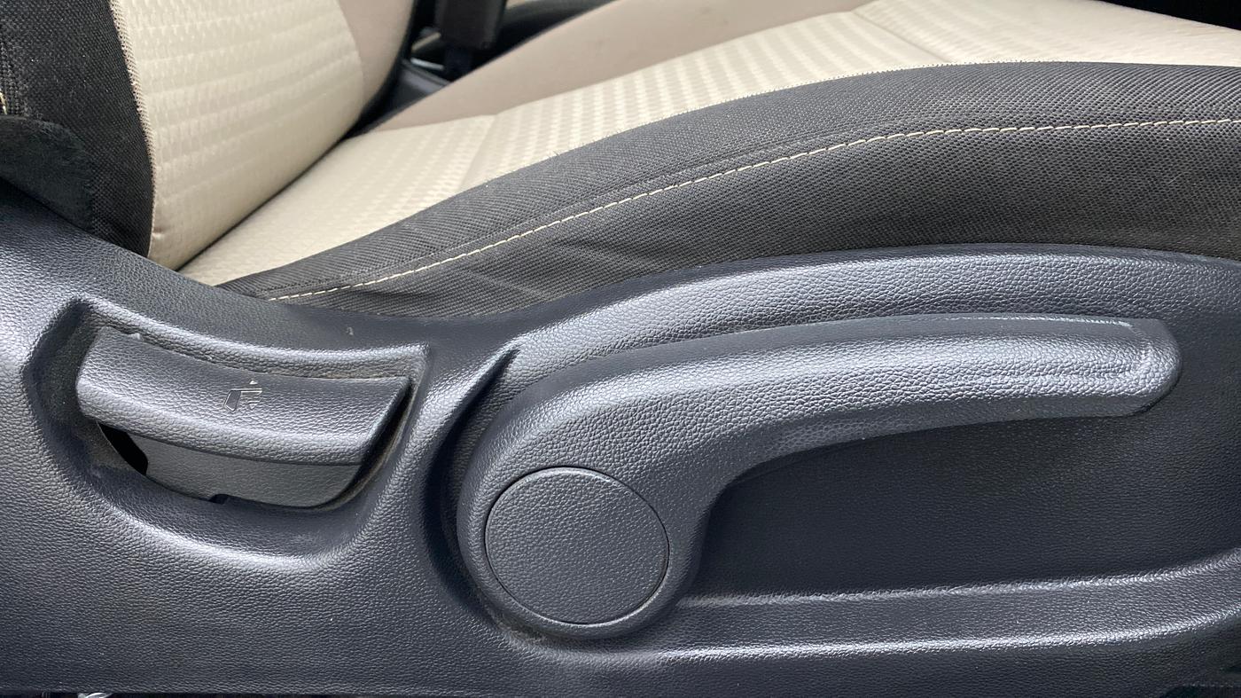2020 Hyundai Elite i20 ASTA 1.2 (O), Petrol, Manual, 10,201 km, Driver Side Adjustment Panel