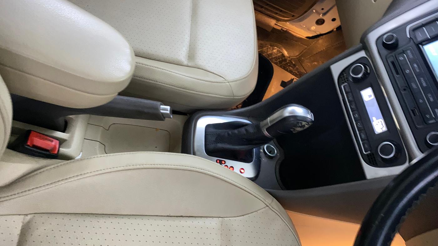 2015 Volkswagen Vento 1.2 TSI HIGHLINE PLUS AT, Petrol, Automatic, 50,563 km, Gear Lever