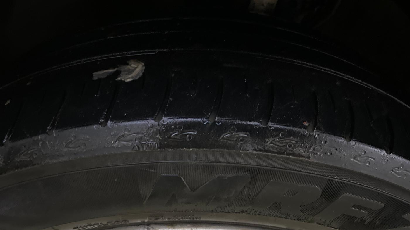 2015 Volkswagen Vento 1.2 TSI HIGHLINE PLUS AT, Petrol, Automatic, 50,563 km, Left Front Tyre Tread