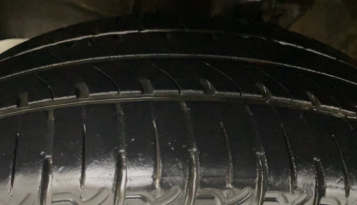 2018 Maruti Wagon R 1.0 VXI+ (O) MT, Petrol, Manual, 33,300 km, Left Front Tyre Tread