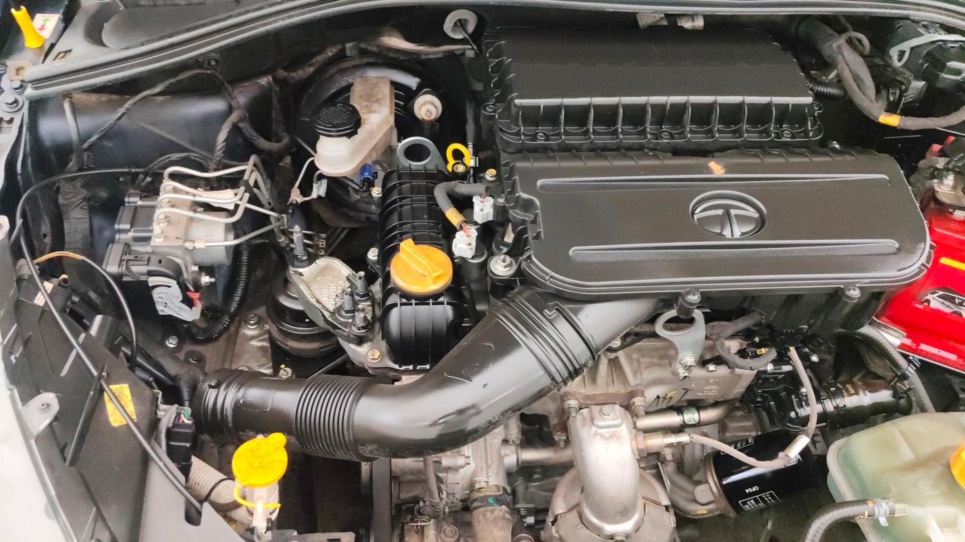 2021 Tata TIGOR XZA PLUS PETROL, Petrol, Automatic, 34,973 km, Engine View - Right