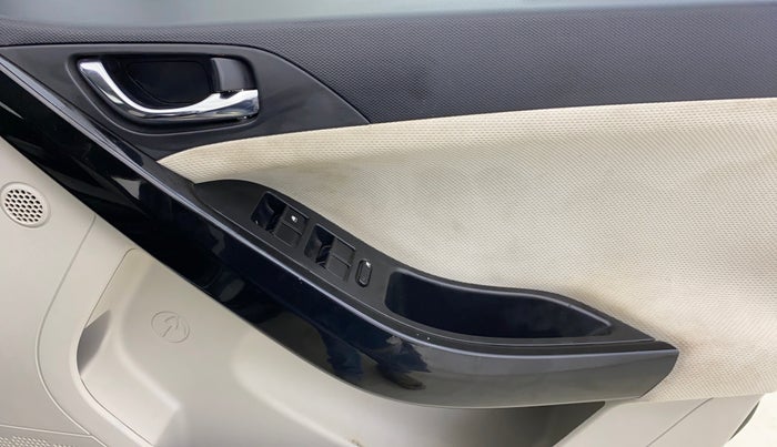 2022 Tata NEXON XZ PLUS PETROL, Petrol, Manual, 28,011 km, Driver Side Door Panels Control