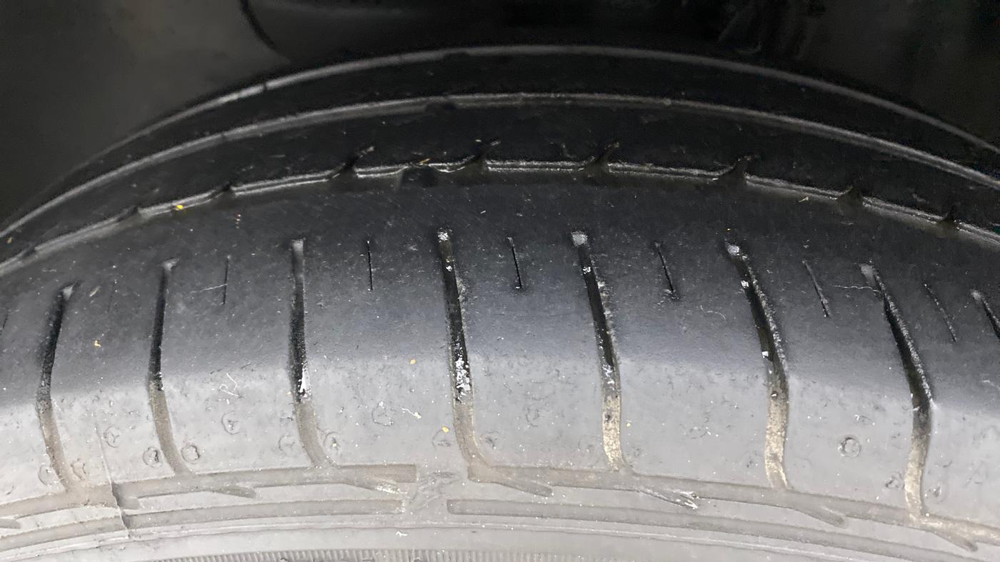 2019 Hyundai Elite i20 MAGNA+ VTVT, Petrol, Manual, 21,335 km, Left Front Tyre Tread