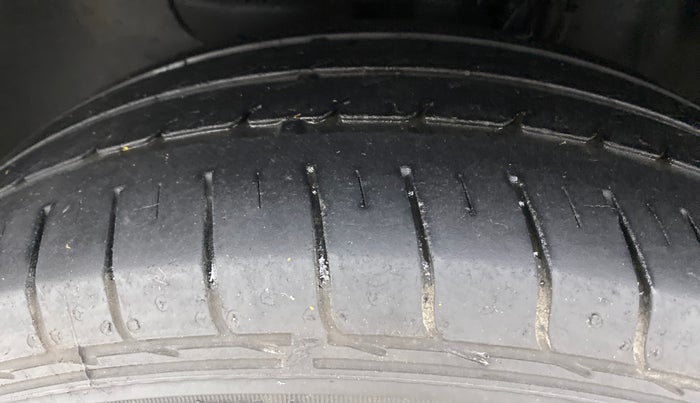 2019 Hyundai Elite i20 MAGNA+ VTVT, Petrol, Manual, 21,335 km, Left Front Tyre Tread