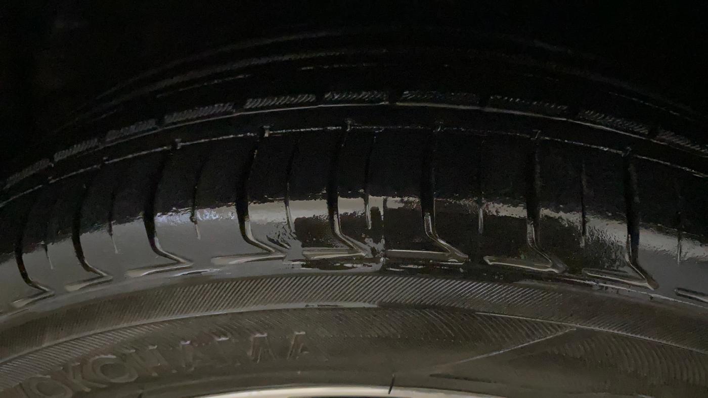 2015 Toyota Corolla Altis G PETROL, Petrol, Manual, 68,923 km, Left Front Tyre Tread