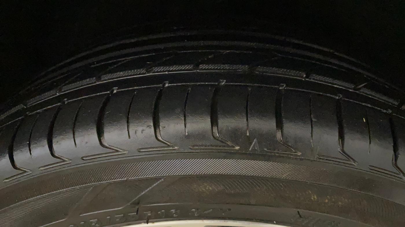 2015 Toyota Corolla Altis G PETROL, Petrol, Manual, 68,923 km, Right Front Tyre Tread