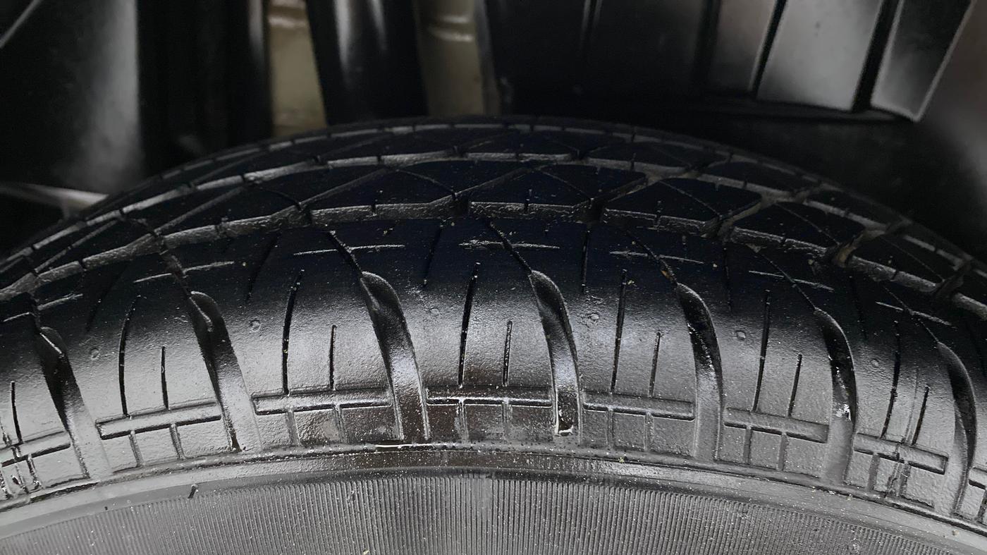 2018 Maruti Dzire VDI, Diesel, Manual, 97,390 km, Right Rear Tyre Tread
