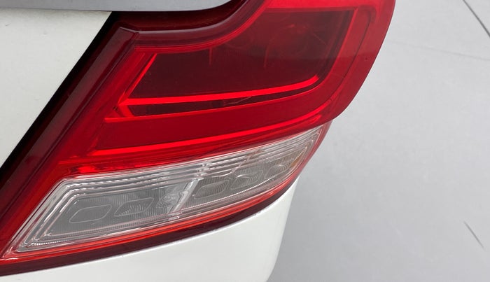 2018 Maruti Dzire VDI, Diesel, Manual, 97,390 km, Right tail light - Minor damage