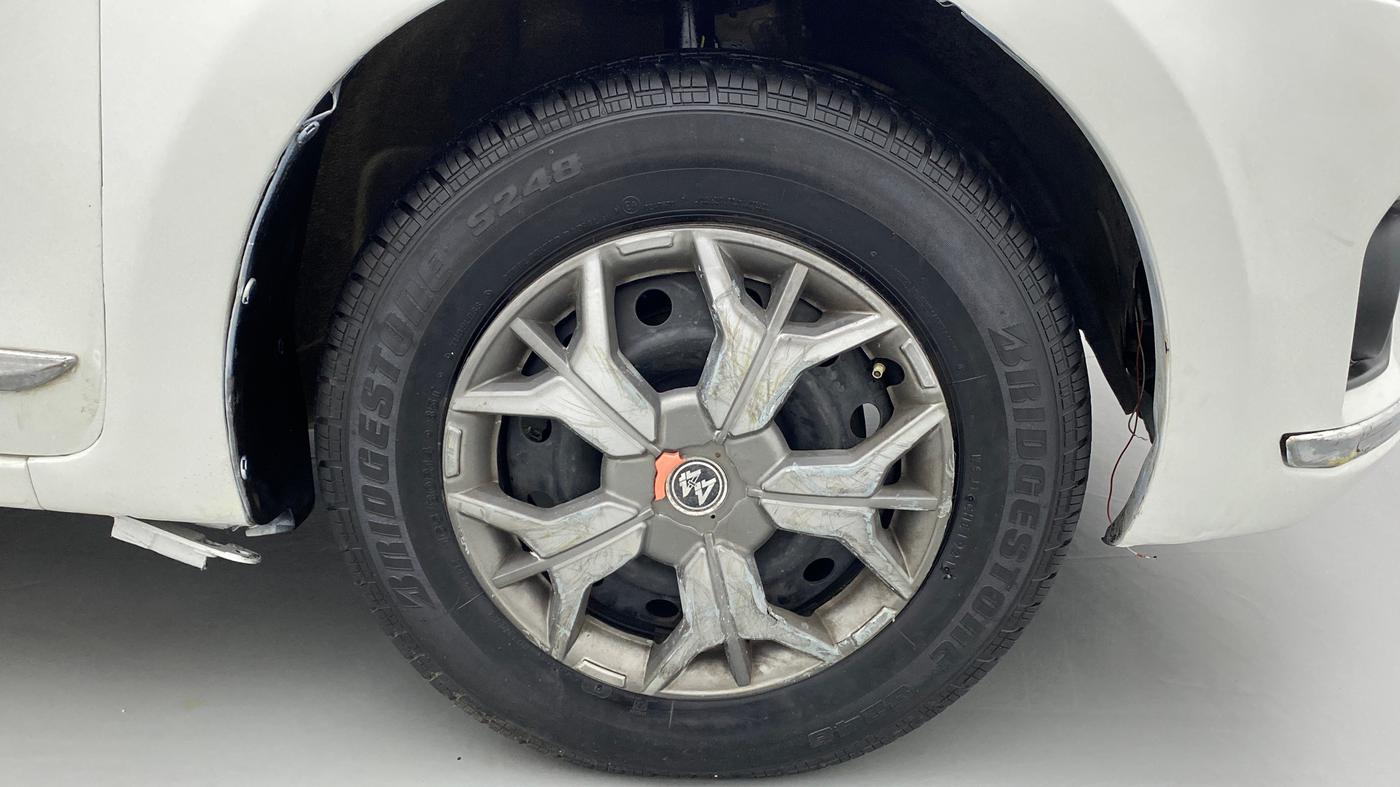 2018 Maruti Dzire VDI, Diesel, Manual, 97,390 km, Right Front Wheel