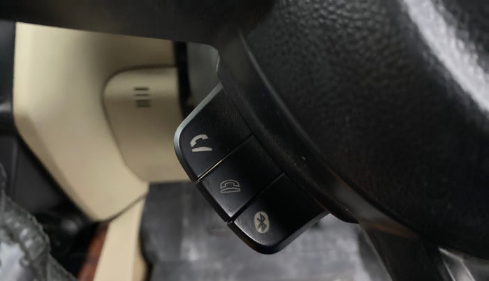 2018 Maruti Dzire VDI, Diesel, Manual, 97,390 km, Steering wheel - Phone control not functional
